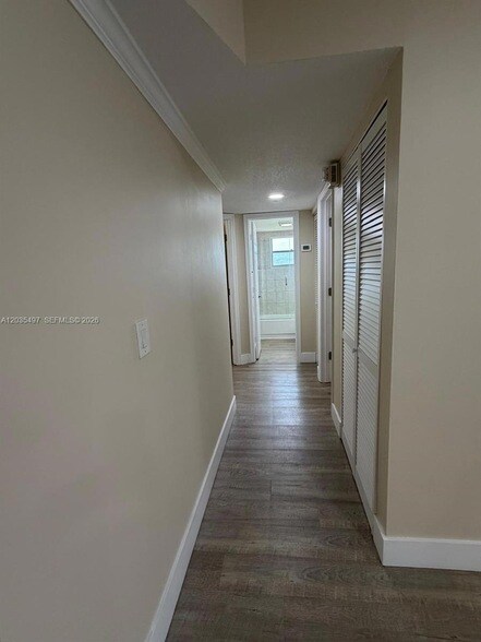 Building Photo - 8443 Royal Palm Blvd