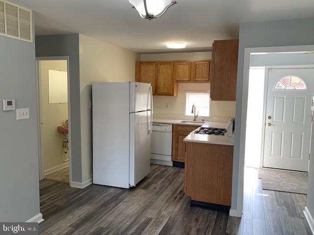 Building Photo - 3004 St Clair Dr