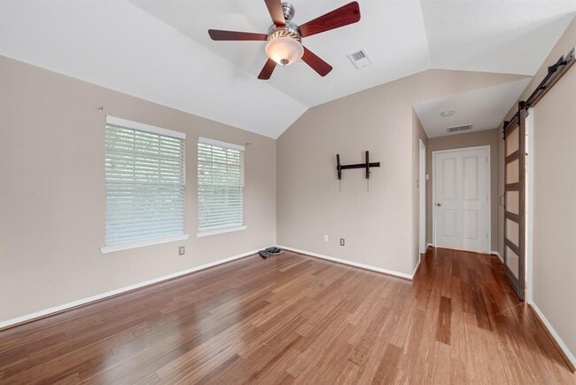 Building Photo - 14 Scarlet Woods Ct