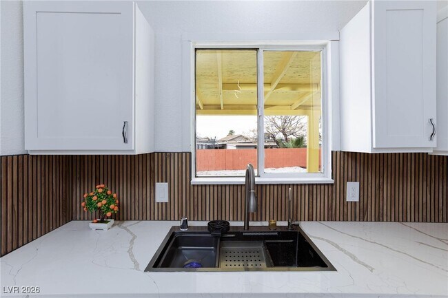 Building Photo - 3008 Lawndale St