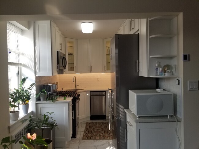 Building Photo - 10537 64th Ave