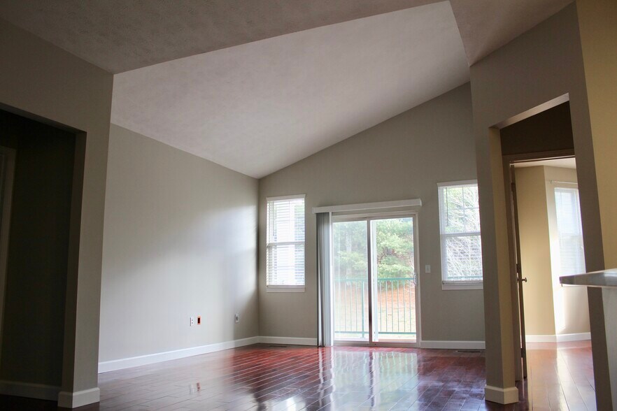 Building Photo - 1233 Eagle Pointe Dr