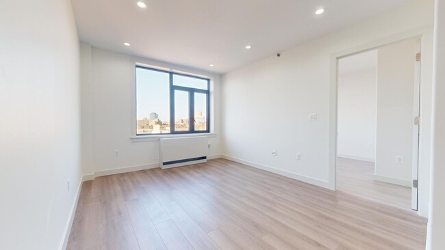 Building Photo - 63-68-68 Austin St