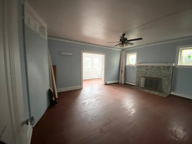 Building Photo - 70 Forest Row