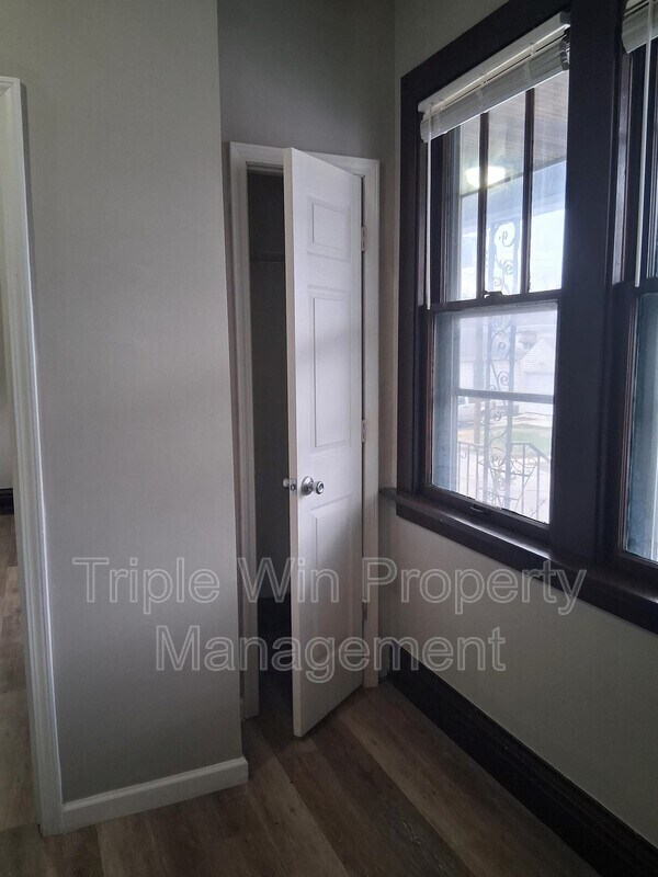 Building Photo - 4891 Hummelsheim Ave