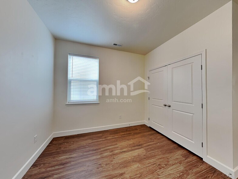 Building Photo - 3492 S Bartlett Ave