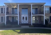 Building Photo - 69 Henel Ave