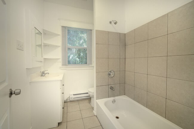 Building Photo - 5232 Brooklyn Ave NE