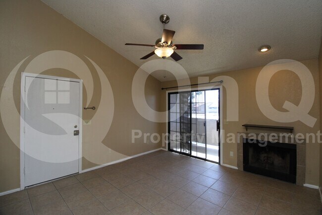 Building Photo - 533 W Guadalupe Rd