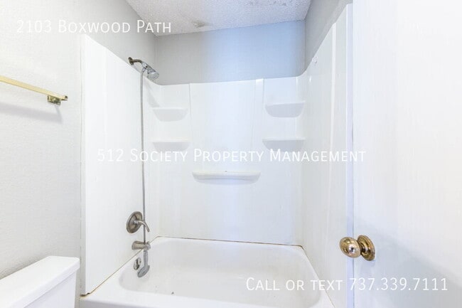 Building Photo - 2103 Boxwood Path