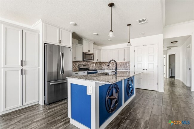Building Photo - 5301 Primavera Ln