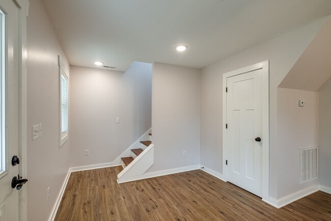 Building Photo - 6258 Campbellsville Pike