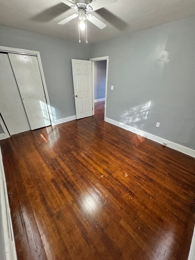 Building Photo - 4 bed 2 bath house in Petersburg