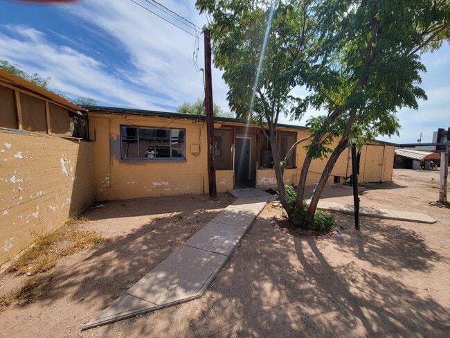 Building Photo - 461 W Thurber Rd