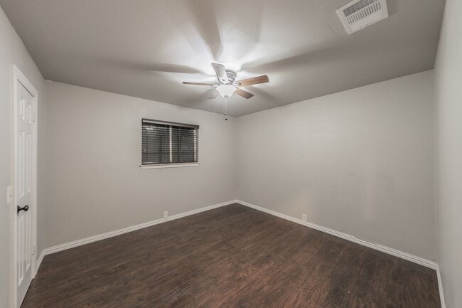 Building Photo - 2890 Elsinor Dr