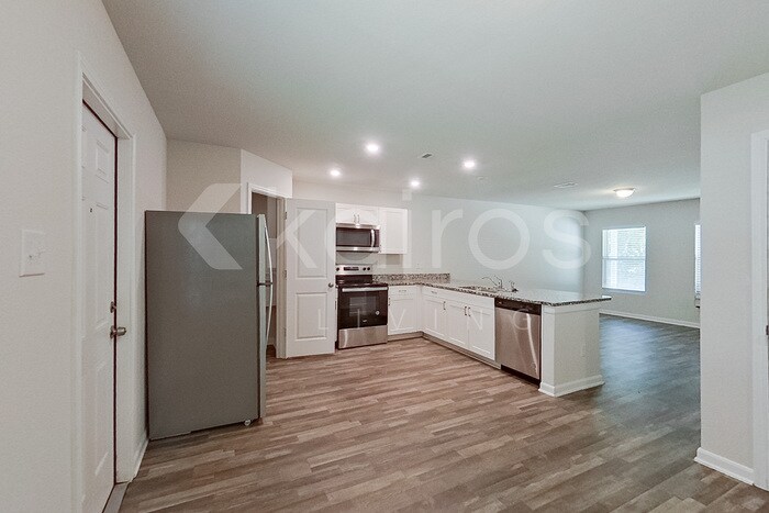 Building Photo - 223 Big Oak