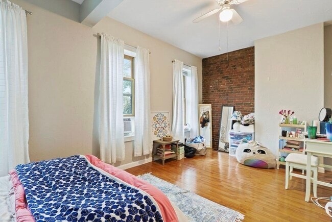 Building Photo - 166 F St