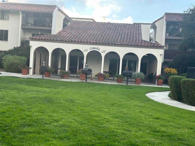 Building Photo - 1720 Halford Ave