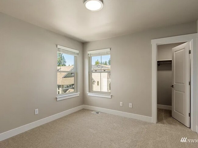 Building Photo - 19606 3rd Dr SE