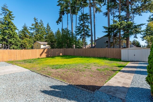 Building Photo - 3 Bed 2 Bath Home near Town