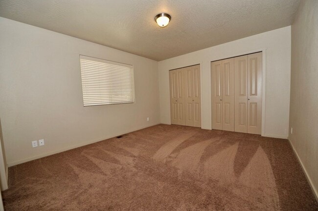 Building Photo - 1288 N Pyroclast St