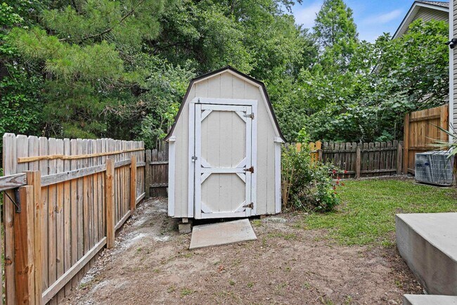 Building Photo - 8831 Kellum Dr