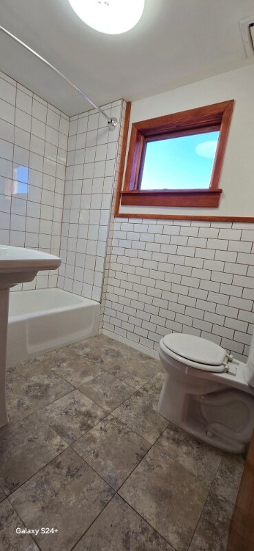 Building Photo - 2229 Capouse Ave