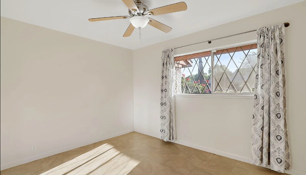 Building Photo - 2110 Thomas Dr