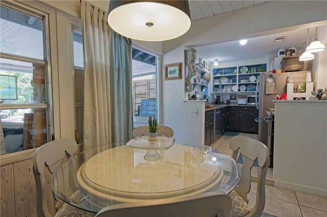 Building Photo - Annual unfurnished 2 bed /1 bath house ava...