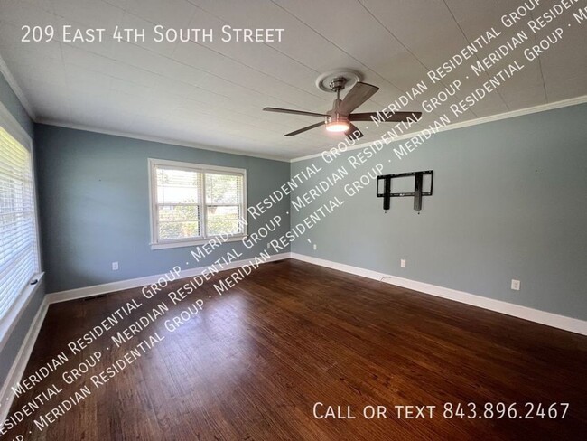 Building Photo - 3 bedroom / 2 bath home ~ Downtown Summerv...