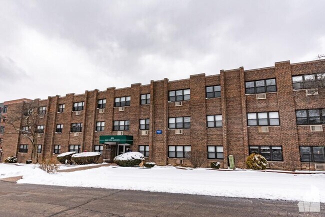 Primary Photo - 2 bedroom in Highland Park IL 60035