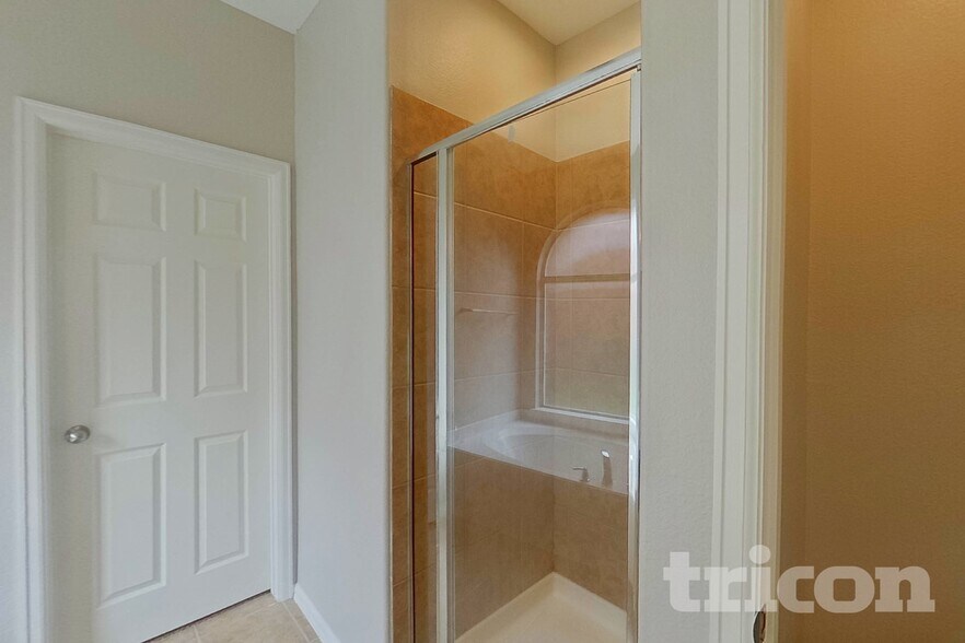 Building Photo - 2811 S Serrano