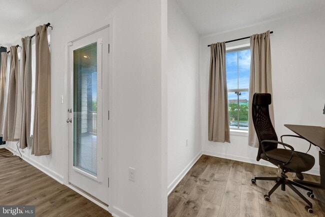 Building Photo - 20941 Bluebird Sq