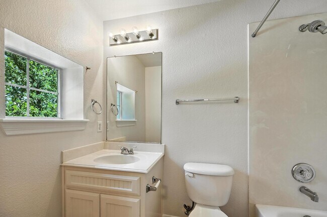 Building Photo - 14743 Daneway Dr