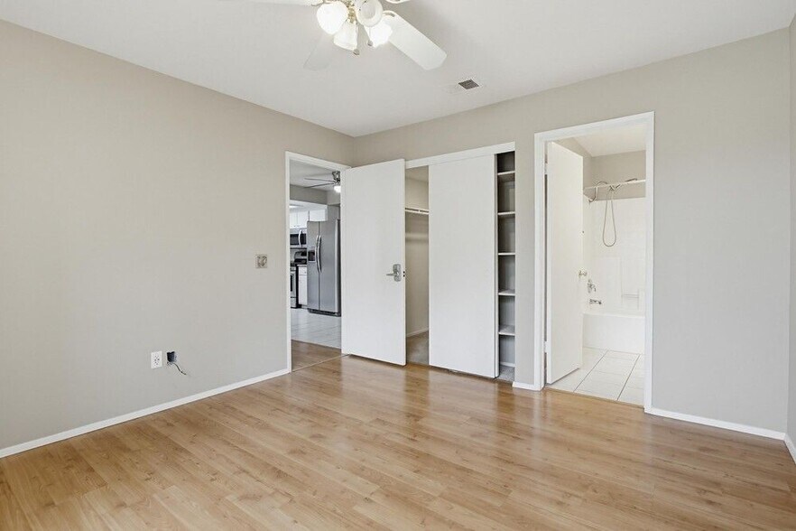Building Photo - 9439 Fairgrove Ln