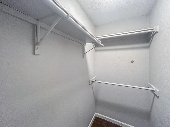 Building Photo - 5700 Glen Meadow Dr