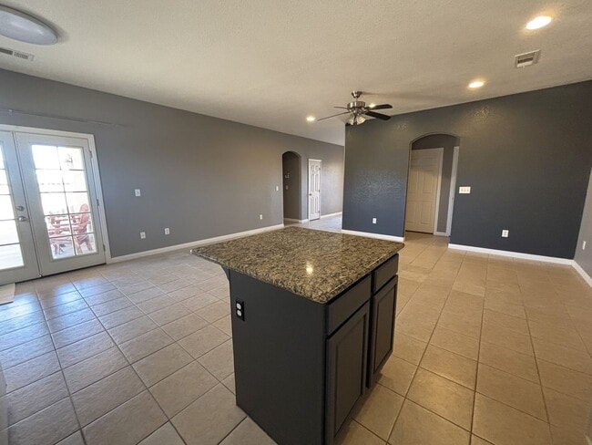 Building Photo - Charming Home Located in California City