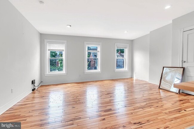 Building Photo - 442 W Hanover St