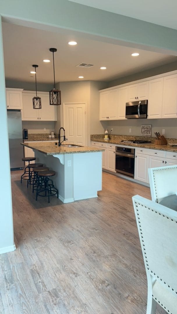 Building Photo - Beautiful 4 bedroom, 3 bath home nestled in the foothills of Fallbrook