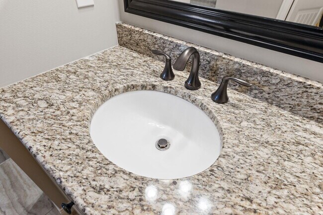 Building Photo - 1605 Labrador Dr