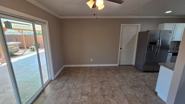 Building Photo - Spacious 3 bed 1 bath with a large backyard!