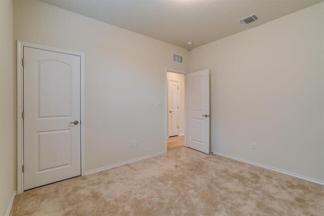 Building Photo - 138 Duroc Dr