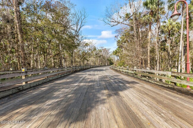 Building Photo - 16 Forest View Way