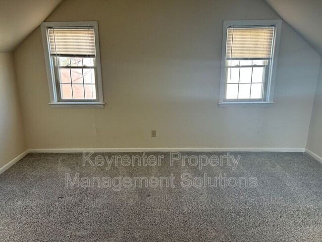 Building Photo - 127 College Cir