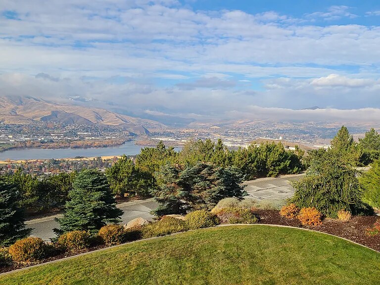 Building Photo - 2467 Twin Peaks Vw