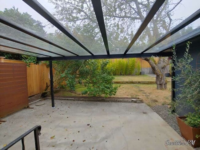 Building Photo - Beautifully Updated Magnolia House- 3 Bedr...
