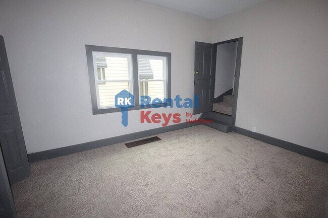 Building Photo - 513 S Denby Ave