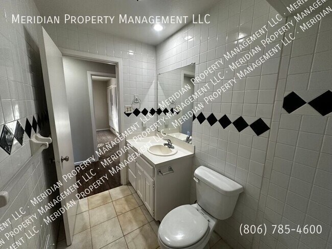 Building Photo - 2003 32nd-A