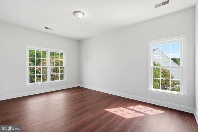 Building Photo - 5285 Meadow Estates Dr