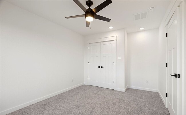 Building Photo - Lovely Modern Home-Three Bed/Three Bath/Up...